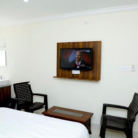 Cnr Residency Hotel Madanapalle Exterior foto