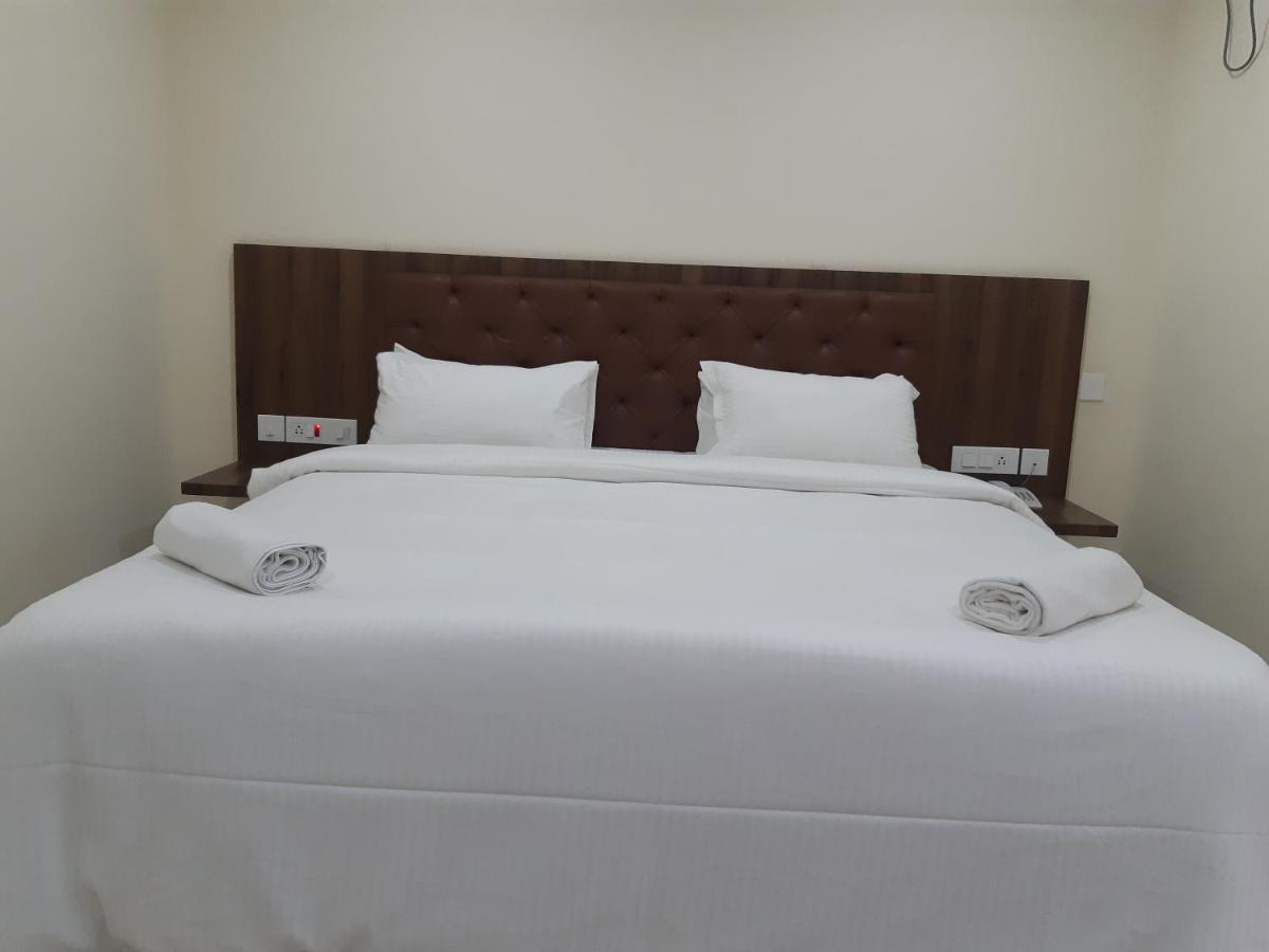 Cnr Residency Hotel Madanapalle Exterior foto