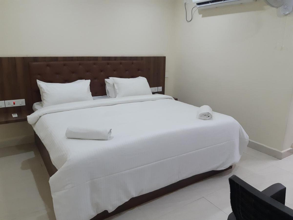 Cnr Residency Hotel Madanapalle Exterior foto