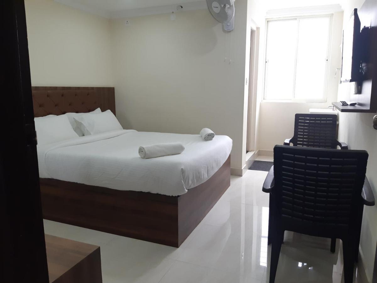 Cnr Residency Hotel Madanapalle Exterior foto